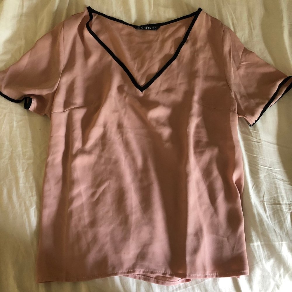 V-Neck Contrast Binding Top SHEIN